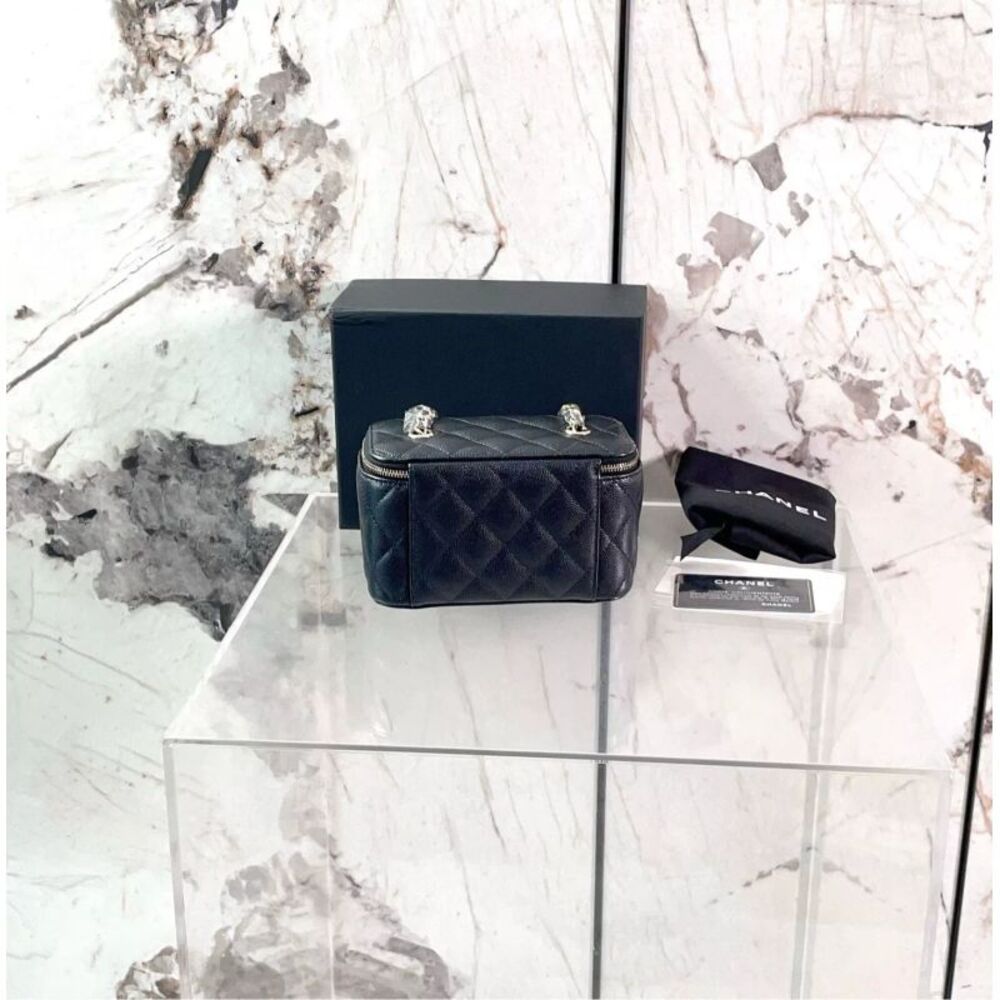 Chanel Women Pre-Loved Bag Very Good Condition - Picture 2 of 9